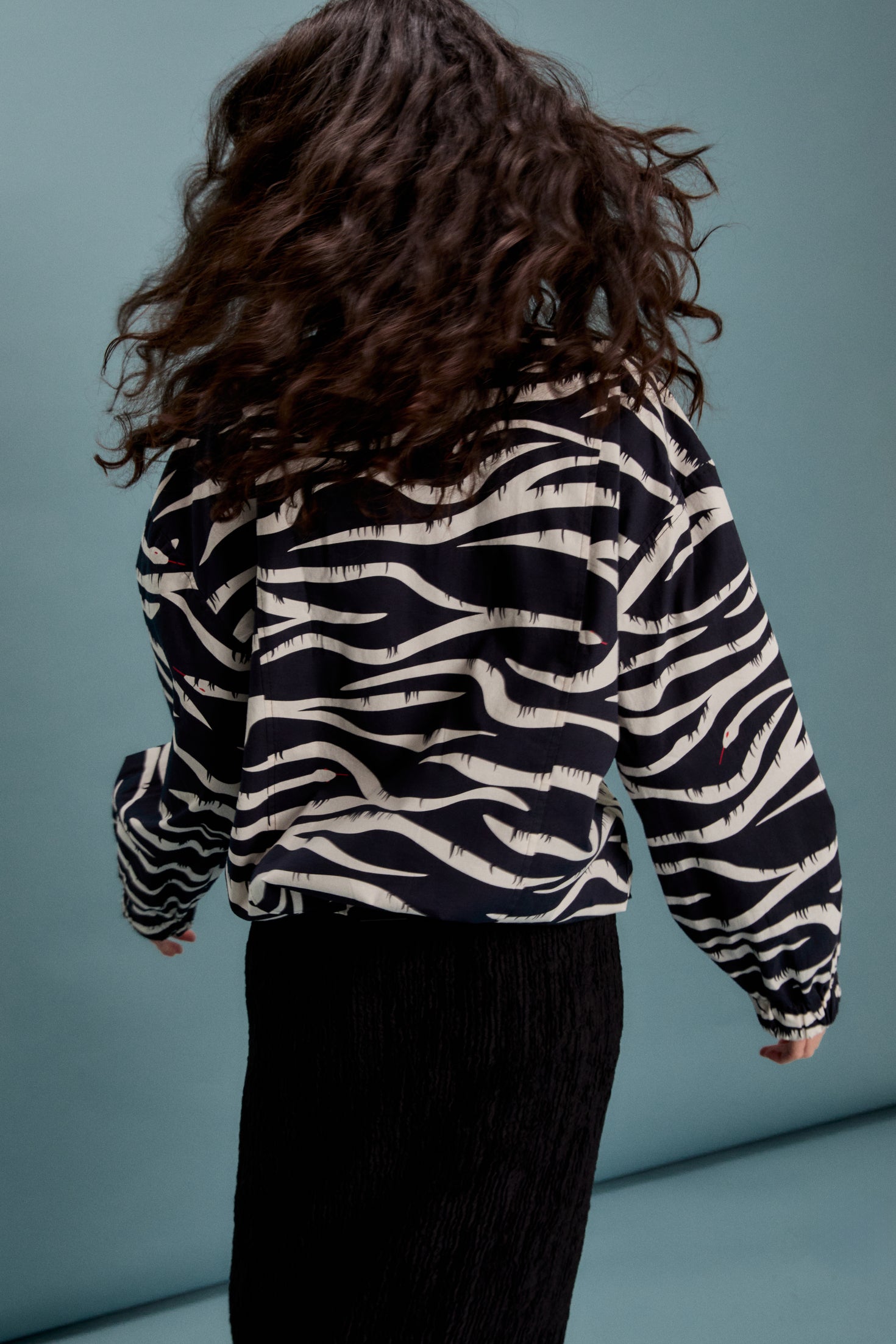 JAQUETA BOMBER COBRA ZEBRA PRETO/BRANCO
