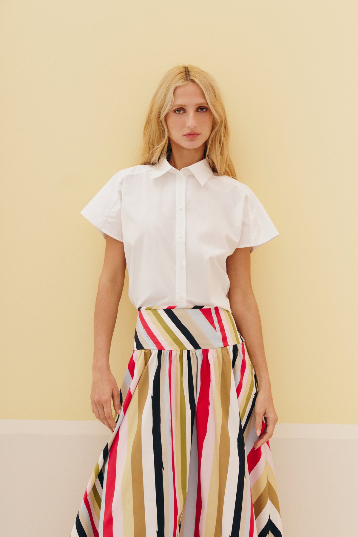 Camisa Cropped Manga Curta em Tricoline Paper