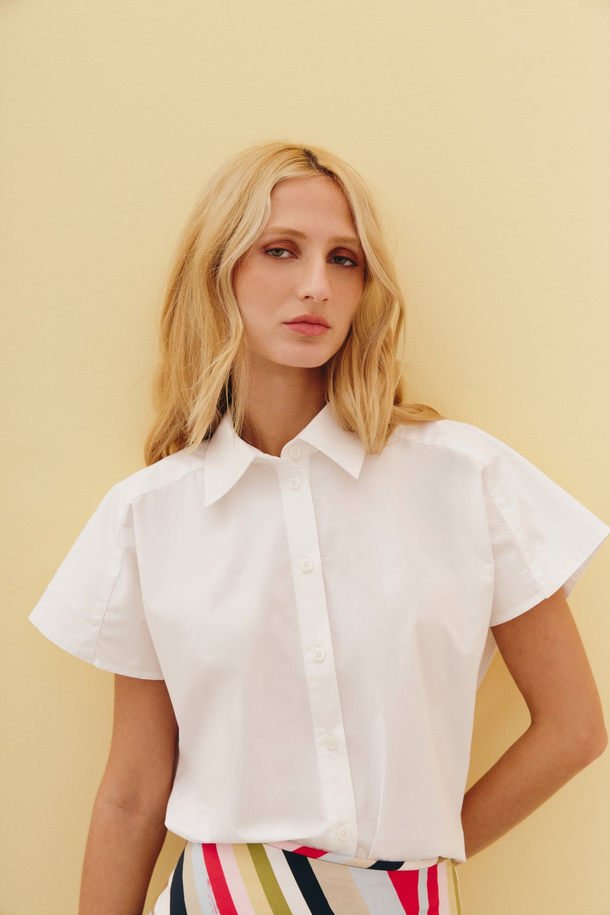 Camisa Cropped Manga Curta em Tricoline Paper